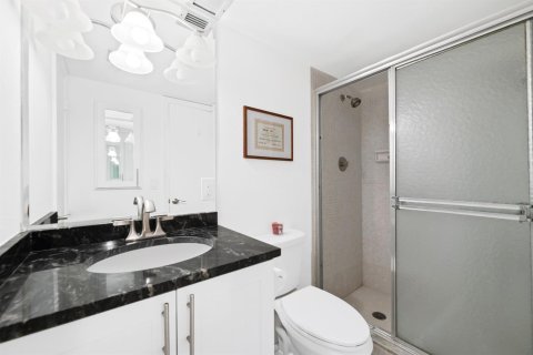 Condo in Pompano Beach, Florida, 2 bedrooms № 2147216 - photo 16