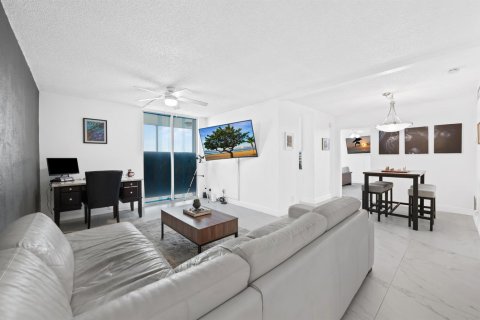 Condo in Pompano Beach, Florida, 2 bedrooms № 2147216 - photo 6