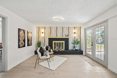 House in Saint Petersburg, Florida 4 bedrooms, 147.16 sq.m. № 1893928 - photo 21