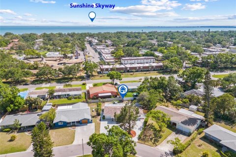House in Saint Petersburg, Florida 4 bedrooms, 147.16 sq.m. № 1893928 - photo 5