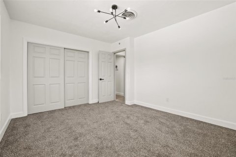 House in Saint Petersburg, Florida 4 bedrooms, 147.16 sq.m. № 1893928 - photo 29