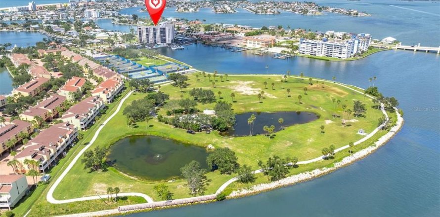 Condo à Treasure Island, Floride, 2 chambres  № 2399477