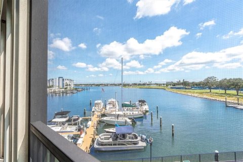 Copropriété à vendre à Treasure Island, Floride: 2 chambres, 102.19 m2 № 2399477 - photo 8