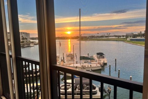 Copropriété à vendre à Treasure Island, Floride: 2 chambres, 102.19 m2 № 2399477 - photo 11