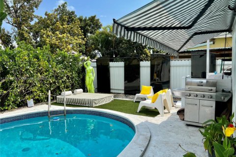 Villa ou maison à vendre à Miami, Floride: 4 chambres, 233.93 m2 № 1965592 - photo 3