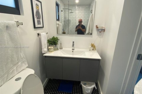 Villa ou maison à vendre à Miami, Floride: 4 chambres, 233.93 m2 № 1965592 - photo 2