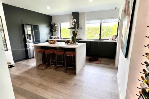 Villa ou maison à vendre à Miami, Floride: 4 chambres, 233.93 m2 № 1965592 - photo 5