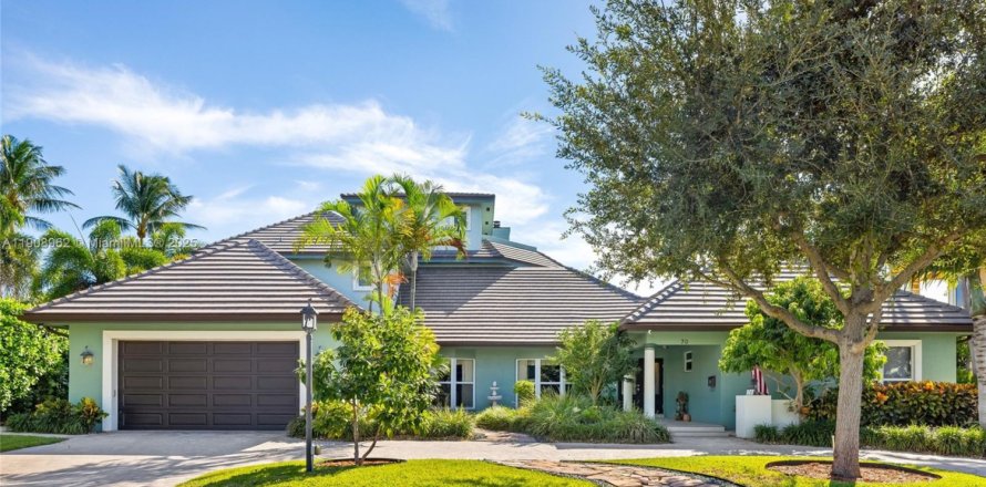 House in Fort Lauderdale, Florida 4 bedrooms, 537.35 sq.m. № 2013102