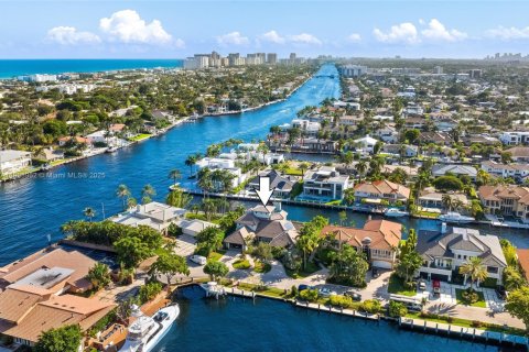 House in Fort Lauderdale, Florida 4 bedrooms, 537.35 sq.m. № 2013102 - photo 2