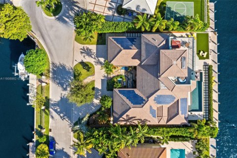 House in Fort Lauderdale, Florida 4 bedrooms, 537.35 sq.m. № 2013102 - photo 8