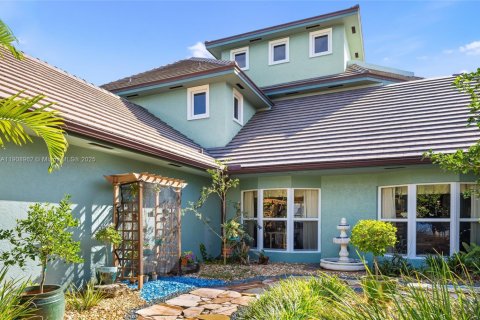 House in Fort Lauderdale, Florida 4 bedrooms, 537.35 sq.m. № 2013102 - photo 11