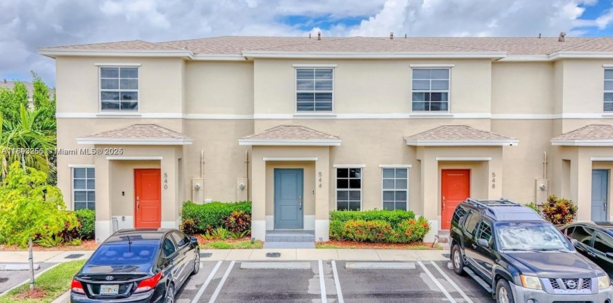 Таунхаус в Флорида-Сити, Флорида 2 спальни, 112.23м2 № 1945240