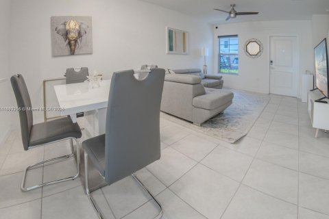 Снять в аренду таунхаус в Флорида-Сити, Флорида 2 спальни, 112.23м2, № 1945240 - фото 20