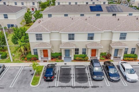 Снять в аренду таунхаус в Флорида-Сити, Флорида 2 спальни, 112.23м2, № 1945240 - фото 24