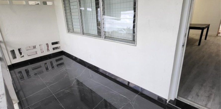 Condominio en North Miami Beach, Florida, 1 dormitorio  № 977007