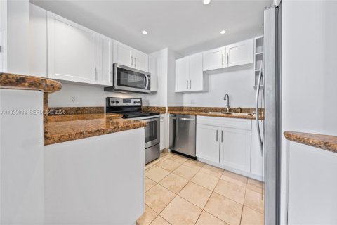 Copropriété à vendre à Coral Gables, Floride: 2 chambres, 86.58 m2 № 1996768 - photo 13