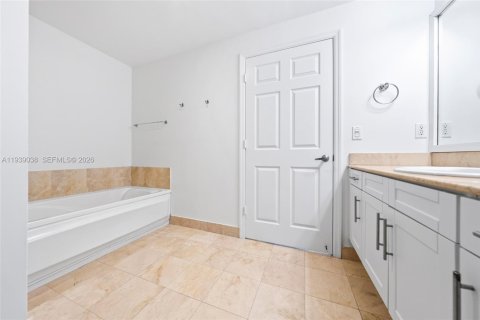 Copropriété à vendre à Coral Gables, Floride: 2 chambres, 86.58 m2 № 1996768 - photo 24