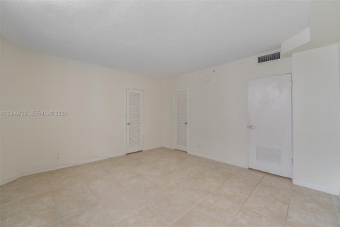 Copropriété à louer à Hollywood, Floride: 1 chambre, 84.63 m2 № 2168776 - photo 15
