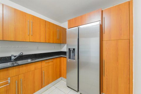 Copropriété à louer à Hollywood, Floride: 1 chambre, 84.63 m2 № 2168776 - photo 11