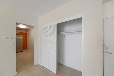 Copropriété à louer à Hollywood, Floride: 1 chambre, 84.63 m2 № 2168776 - photo 7