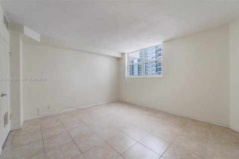 Copropriété à louer à Hollywood, Floride: 1 chambre, 84.63 m2 № 2168776 - photo 13