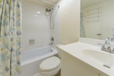 Copropriété à louer à Hollywood, Floride: 1 chambre, 84.63 m2 № 2168776 - photo 19
