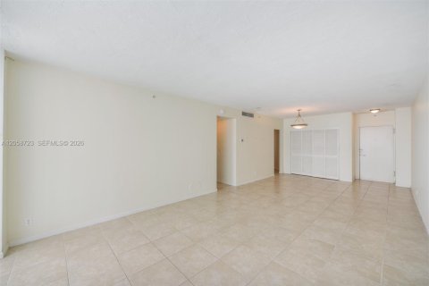 Copropriété à louer à Hollywood, Floride: 1 chambre, 84.63 m2 № 2168776 - photo 6