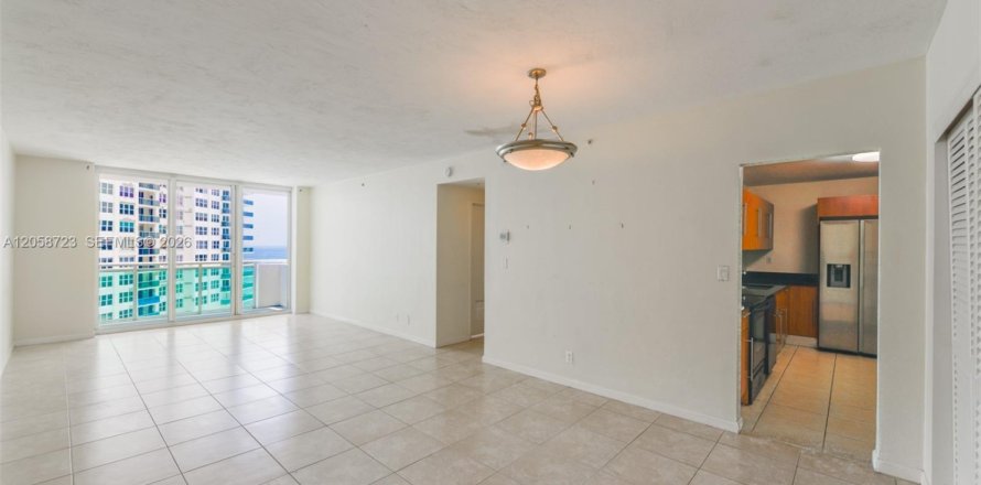 Condo à Hollywood, Floride, 1 chambre  № 2168776