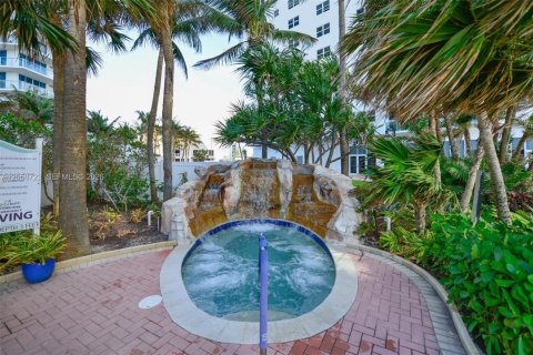 Copropriété à louer à Hollywood, Floride: 1 chambre, 84.63 m2 № 2168776 - photo 22