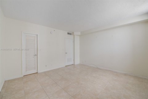 Copropriété à louer à Hollywood, Floride: 1 chambre, 84.63 m2 № 2168776 - photo 14