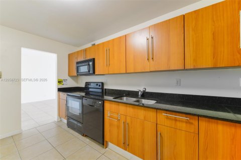 Copropriété à louer à Hollywood, Floride: 1 chambre, 84.63 m2 № 2168776 - photo 10