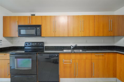 Copropriété à louer à Hollywood, Floride: 1 chambre, 84.63 m2 № 2168776 - photo 9