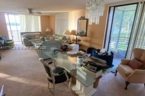 Condominio en venta en Pembroke Pines, Florida, 2 dormitorios № 1958163 - foto 19