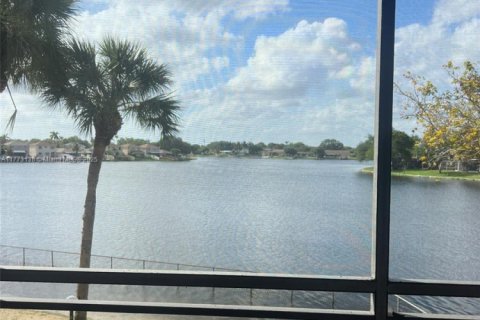 Condominio en venta en Pembroke Pines, Florida, 2 dormitorios № 1958163 - foto 2