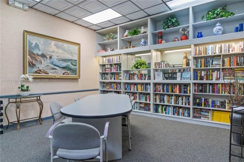 Condominio en venta en Pembroke Pines, Florida, 2 dormitorios № 1958163 - foto 15