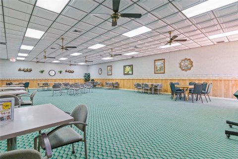 Condominio en venta en Pembroke Pines, Florida, 2 dormitorios № 1958163 - foto 13