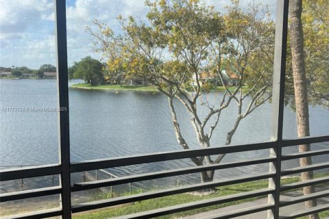 Condominio en venta en Pembroke Pines, Florida, 2 dormitorios № 1958163 - foto 1