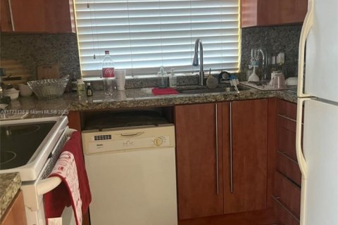 Condominio en venta en Pembroke Pines, Florida, 2 dormitorios № 1958163 - foto 3