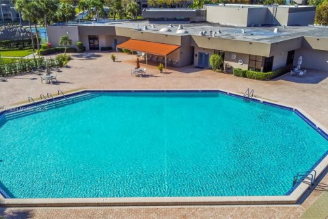 Condominio en venta en Pembroke Pines, Florida, 2 dormitorios № 1958163 - foto 10