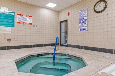 Condominio en venta en Pembroke Pines, Florida, 2 dormitorios № 1958163 - foto 17