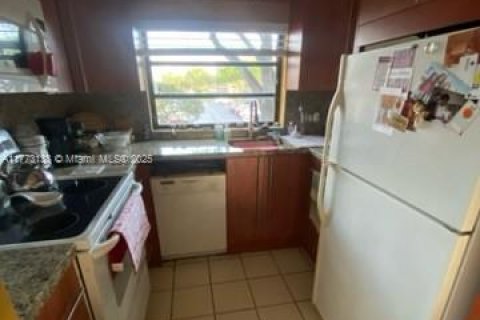 Condominio en venta en Pembroke Pines, Florida, 2 dormitorios № 1958163 - foto 23