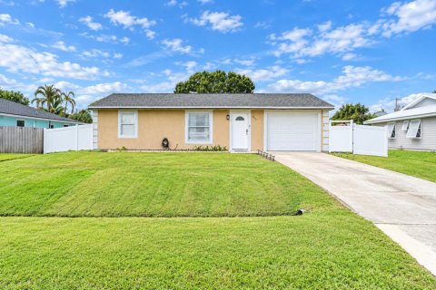 House in Port St. Lucie, Florida 2 bedrooms, 80.27 sq.m. № 2380160