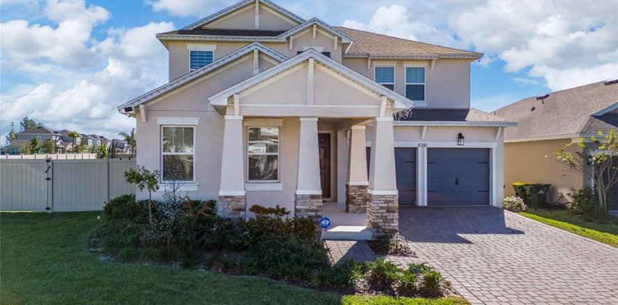 House in Clermont, Florida 5 bedrooms, 274.25 sq.m. № 1553567