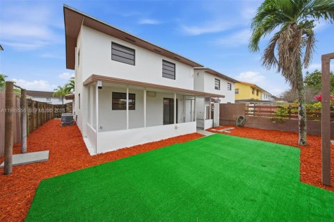 Copropriété à louer à Hialeah, Floride: 3 chambres, 109.53 m2 № 2060841 - photo 2