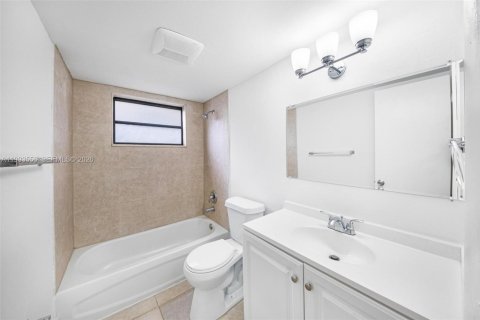 Copropriété à louer à Hialeah, Floride: 3 chambres, 109.53 m2 № 2060841 - photo 21