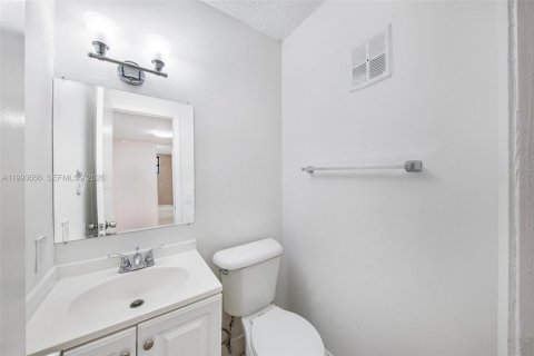 Copropriété à louer à Hialeah, Floride: 3 chambres, 109.53 m2 № 2060841 - photo 19