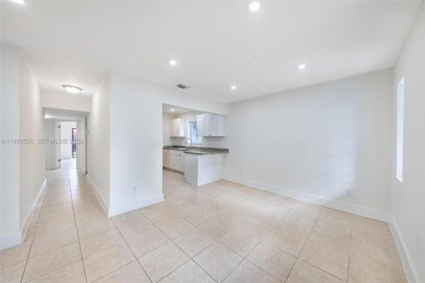 Copropriété à louer à Hialeah, Floride: 3 chambres, 109.53 m2 № 2060841 - photo 9