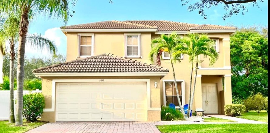 House in West Palm Beach, Florida 4 bedrooms, 232.07 sq.m. № 2187303