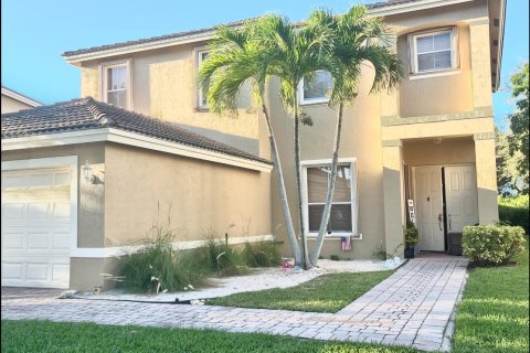 House in West Palm Beach, Florida 4 bedrooms, 232.07 sq.m. № 2187303 - photo 2