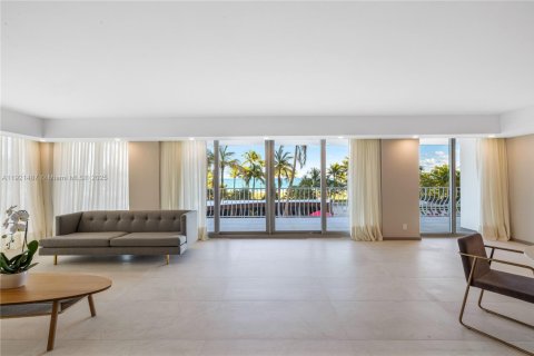 Condo in Bal Harbour, Florida, 4 bedrooms  № 2018898 - photo 20